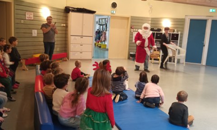 Le Père Noël à l'école de Wiwersheim